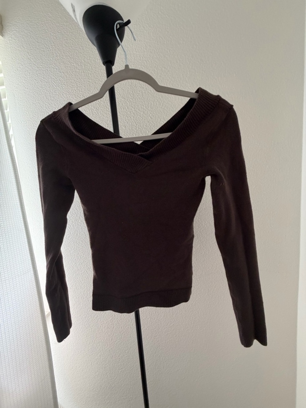 Brandy Melville Brown V-Neck Slim Knit Sweater